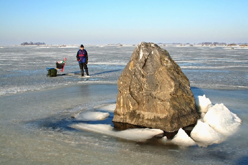 The Vaasa Archipelago is a famous ice-fishing site. Raippaluoto Island, Panike Village.