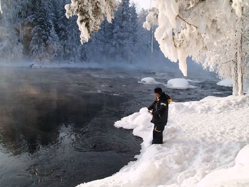 You can also fish on the Kapeenkoski Rapids in winter. 