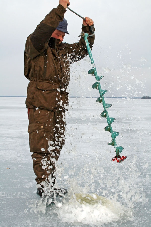 It is easy to drill a hole in the ice with a good ice auger.