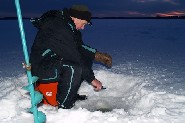 Ice fishing for burbot, Lake Päijänne.  (Jari Tuiskunen)